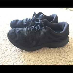 Men’s Nike Revolution 4